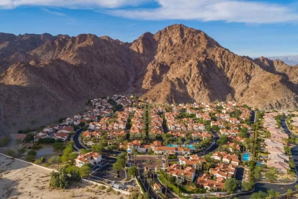 Luxurious Villa With Majestic Mountain View, 12 Pools, Spas, Ground Floor La Quinta Exterior foto